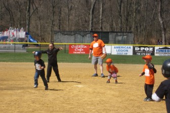 little-league-parade-black-vs-orange-041015-d411