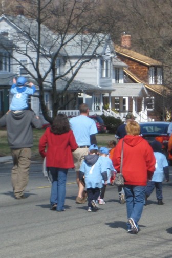 little-league-parade-blue-team-tball-041015-d411