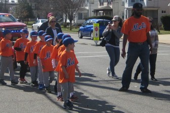 little-league-parade-mets-041015-d411